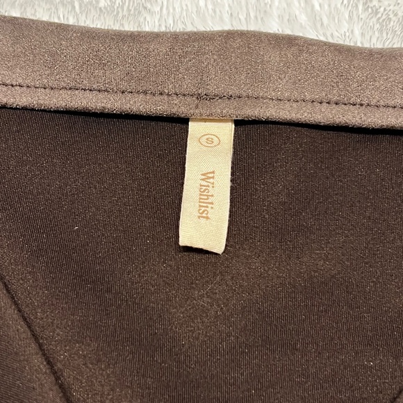 Super soft and cute button front gray suede skirt - Picture 3 of 5